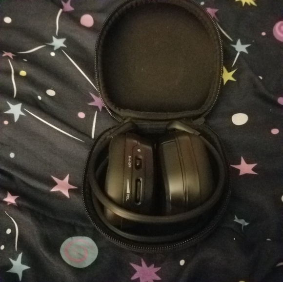 Like new wireless headphones - Picture 2 of 5
